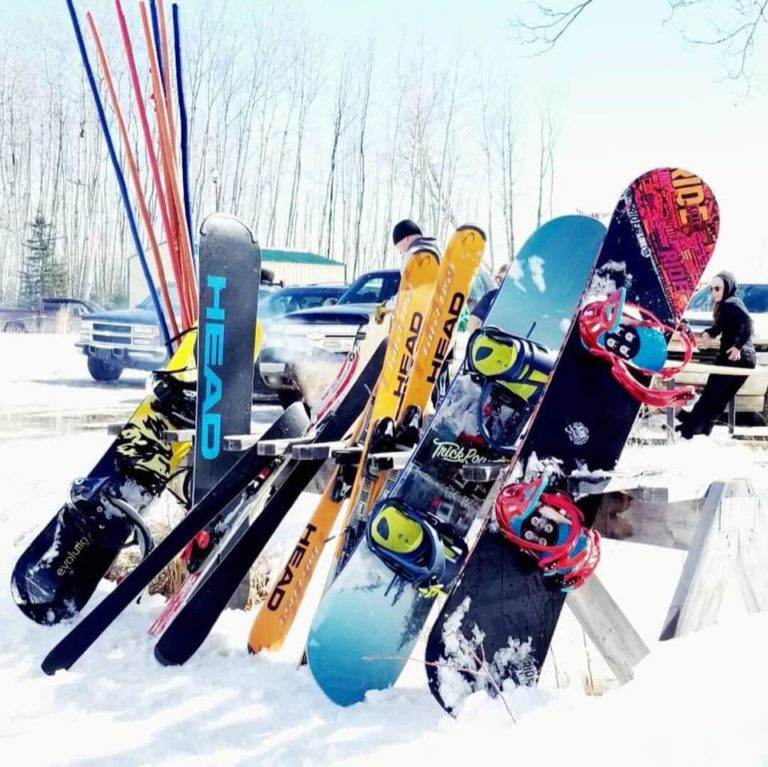 30704625 1912839812069302 6887147193493356544 n 768x767